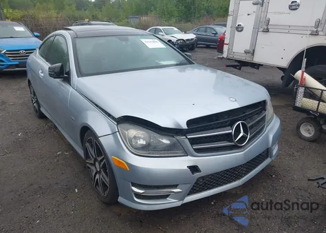 2013 Mercedes-Benz C 250 из США, поврежденный, VIN WDDGJ4HB1DG058064